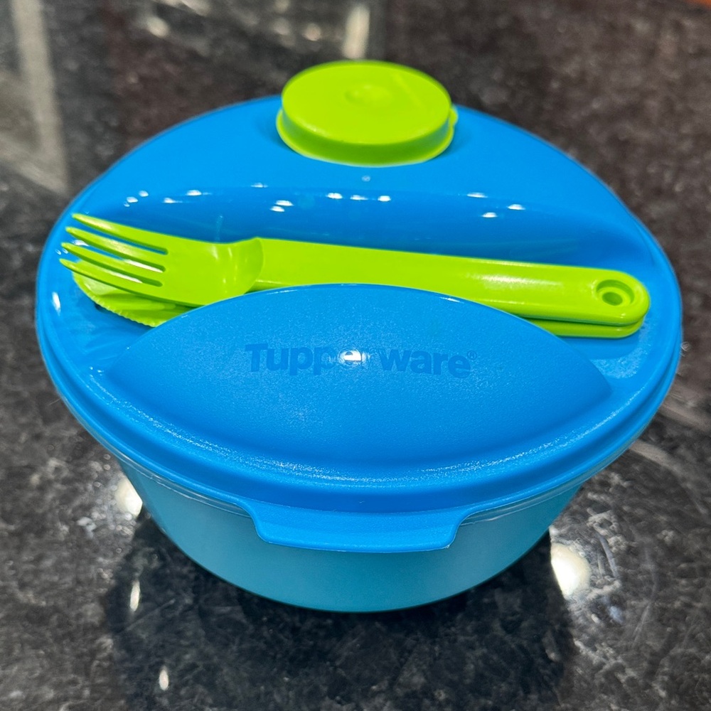 Tupperware Aqua Bowl with Lime Utensils